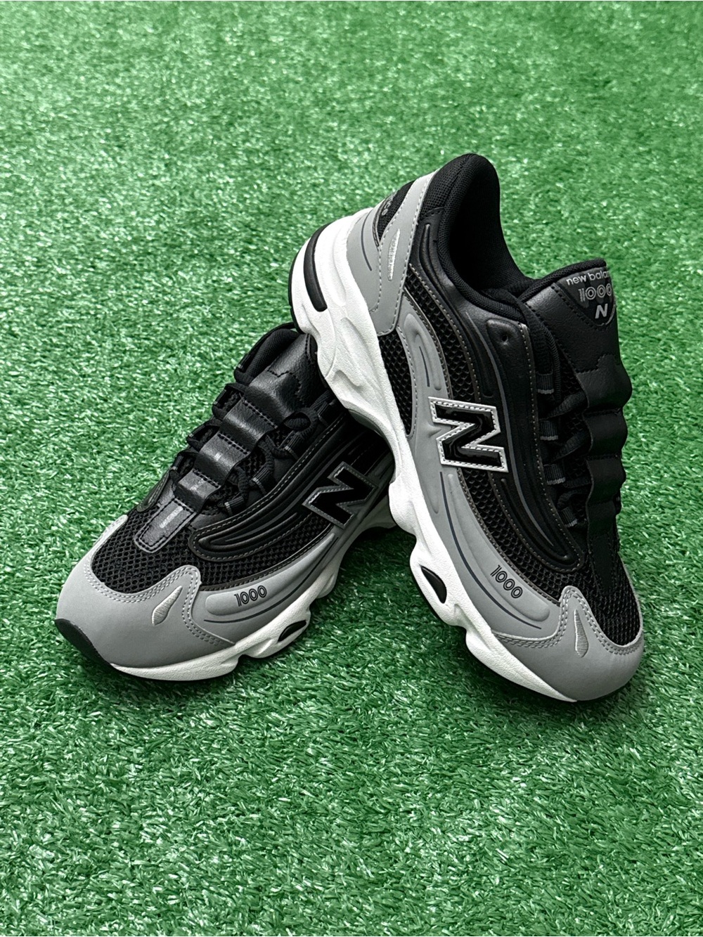 New Balance 1000 Black/Grey/White Unisex Sneakers – Size 7 – Brand New